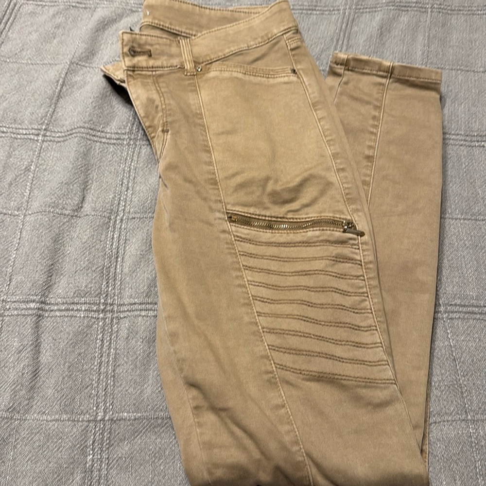 White House, black market skinny pants